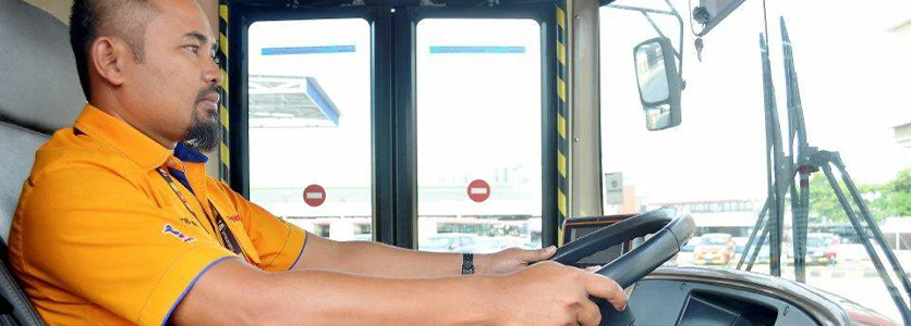 Individu yang memandu kenderaan manual seperti pemandu bas dan pemandu lori