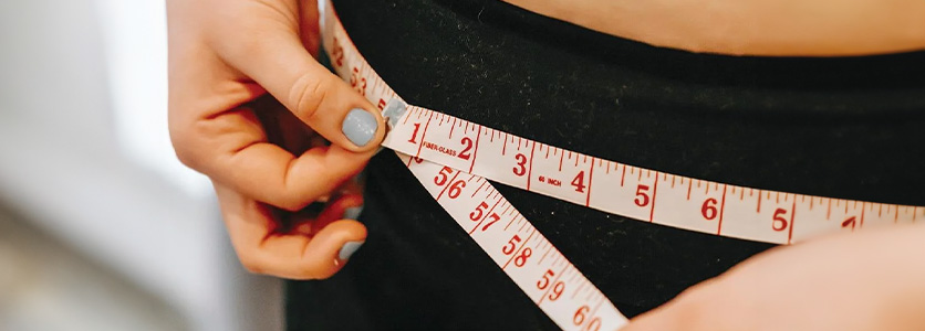 Memeriksa kenaikan berat badan.