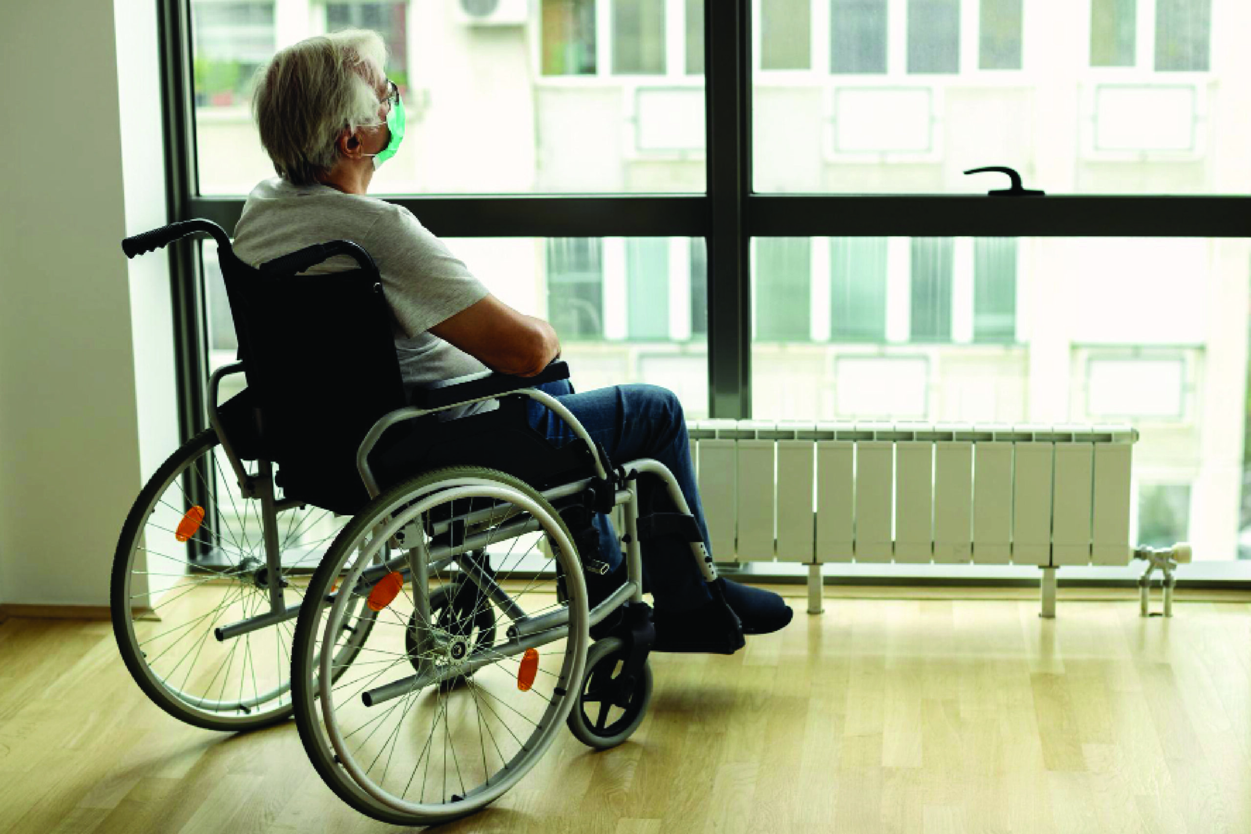 Warga emas berkerusi roda akibat strok