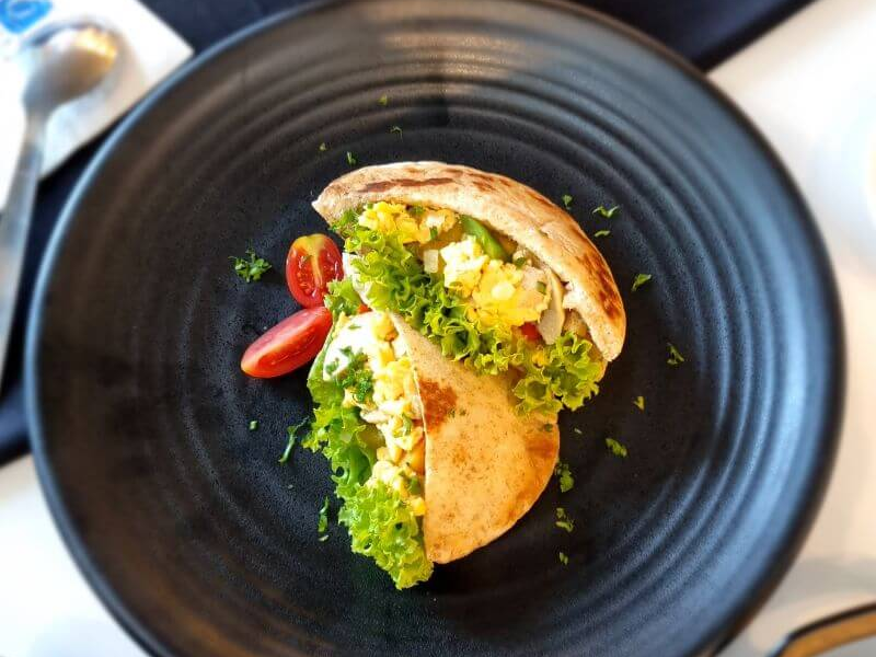 how to make Wholemeal Pita with Scrambled Eggs and mushrooms